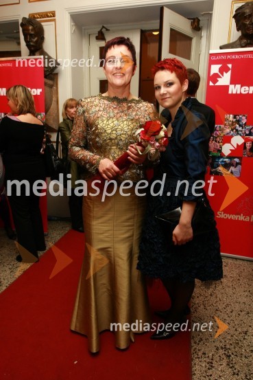 Iris Selan, direktorica Tristokosmatih in kandidatka za naziv Slovenka leta 2009 ter njena hči Urša SelanSlovenka leta 2009 je ... Katarina Kresal