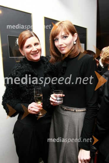 Maja Štamol Droljc, modna oblikovalka in Nataša Pinoza, miss Universe Slovenije 2006Slovenka leta 2009 je ... Katarina Kresal