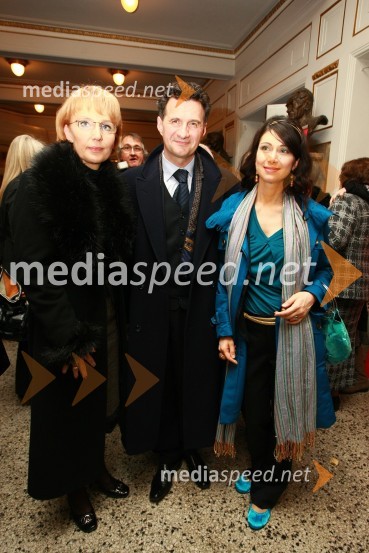 Dr. Vida Čadonič - Špelič, generalna direktorica Veterinarske uprave RS, Milan M. Cvikl, generalni sekretar Vlade Republike Slovenije in njegova soproga Jerca Legan Cvikl, antropologinjaSlovenka leta 2009 je ... Katarina Kresal