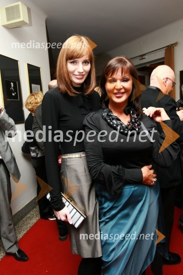 Nataša Pinoza, miss Universe Slovenije 2006 in Miša Molk, varuhinja pravic gledalcev in poslušalcev RTV SlovenijaSlovenka leta 2009 je ... Katarina Kresal