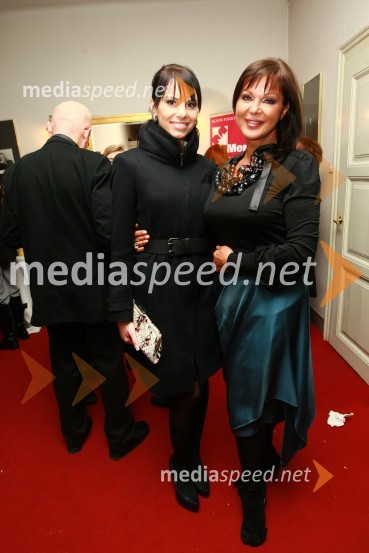 Mirela Korač, Miss Universe 2009 in Miša Molk, varuhinja pravic gledalcev in poslušalcev RTV SlovenijaSlovenka leta 2009 je ... Katarina Kresal