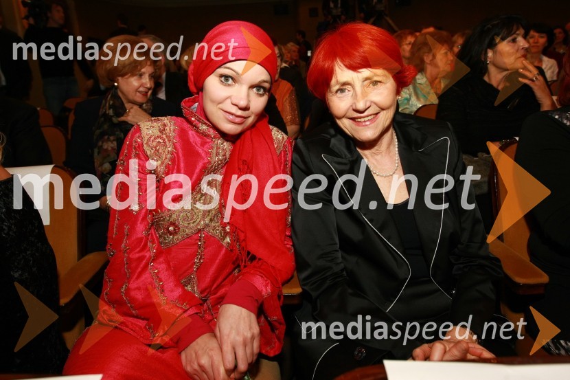 ... in Mojca Senčar, Slovenka leta 2005 ter predsednica Slovenskega združenja za boj proti raku dojkSlovenka leta 2009 je ... Katarina Kresal