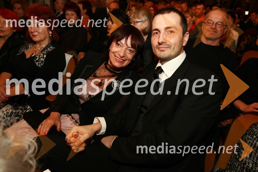 Manca Košir, publicistka in njen spremljevalecSlovenka leta 2009 je ... Katarina Kresal