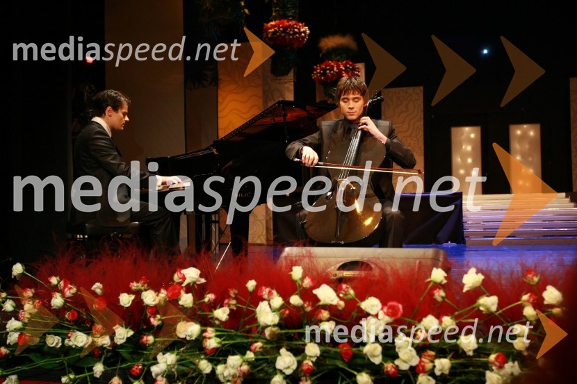 Jure Godler in Tilen Artač, GodArtSlovenka leta 2009 je ... Katarina Kresal