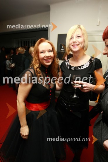 Regina Kogoj, pevka in Katja Božič, novinarkaSlovenka leta 2009 je ... Katarina Kresal