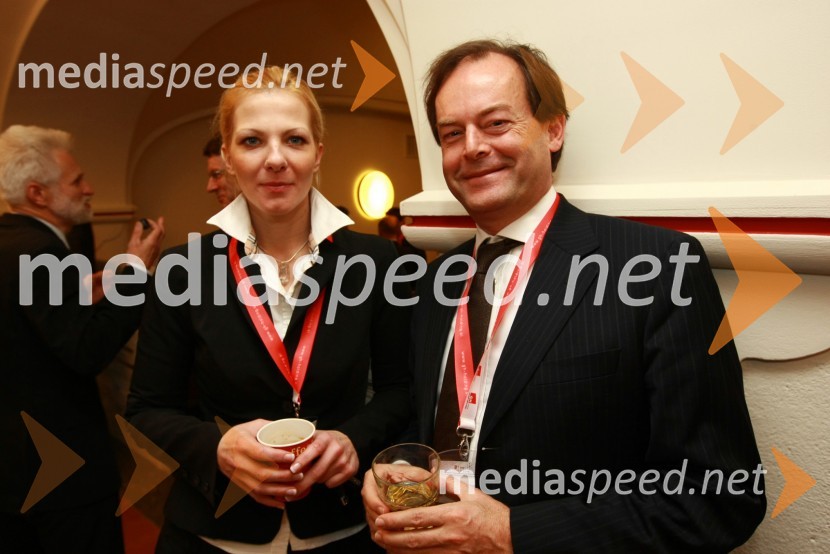 Barbara Repovš, vodja korporativnega komuniciranja skupine Primorje d.d. in dr. Thomas Kaufmann - Evropska komisija, DG TREN
    
 
 
RIMC 2010