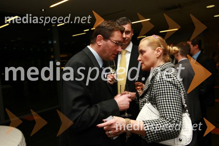 Prof. dr. Tomislav J. Mlinarić, Fakulteta prometnih znanosti Zagreb in Ingrid Sever, idejni vodja kongresa RIMC 2010  
 
 
RIMC 2010