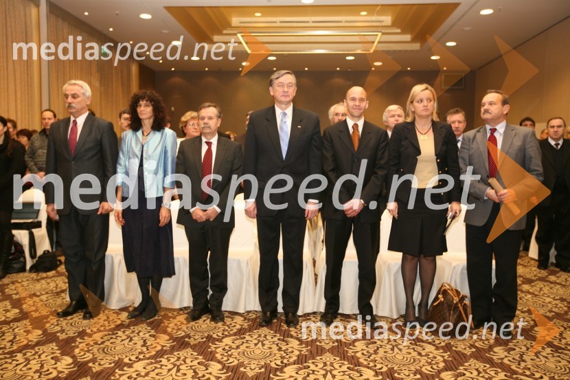 Mag. Franc Hočevar, svetovalec predsednika za zdravstveno in socialno varstvo ter humanitarna vprašanja, predsednik ZPM (Zveze prijateljev mladine) Slovenije, Helena BUrger, predstojnica URI Soča, dr. Radovan Stanislav Pejovnik, rektor univerze v Ljubljani, dr. Danilo Türk, predsednik Republike Slovenije, mag. Robert Cugelj, direktor Inštituta RS za rehabilitacijo, ... in ...Slavnostni dogodek URI Soča