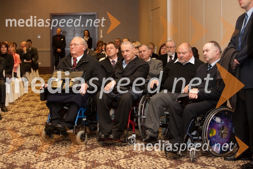 Boris Šušteršič, Jože Okorn, Tone Zupan, profesor in Dane Kastelic, predsednik Zveze paraplegikov SlovenijeSlavnostni dogodek URI Soča