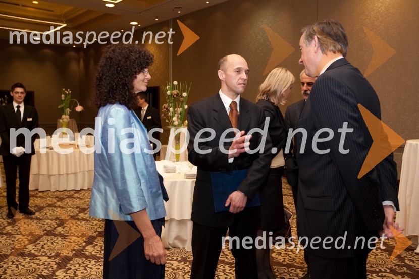 Helena Burger, predstojnica URI Soča, mag. Robert Cugelj, direktor Inštituta RS za rehabilitacijo in dr. Danilo Türk, predsednik Republike SlovenijeSlavnostni dogodek URI Soča