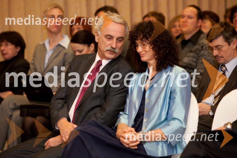 Mag. Franc Hočevar, svetovalec predsednika za zdravstveno in socialno varstvo ter humanitarna vprašanja, predsednik ZPM (Zveze prijateljev mladine) Slovenije in Helena Burger, predstojnica URI SočaSlavnostni dogodek URI Soča