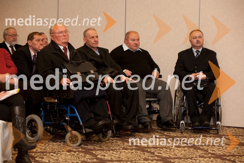 	Boris Šušteršič, Jože Okorn, Tone Zupan, profesor in Dane Kastelic, predsednik Zveze paraplegikov SlovenijeSlavnostni dogodek URI Soča