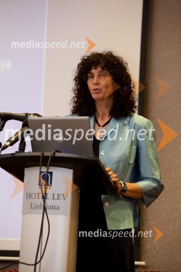 	Helena Burger, predstojnica URI SočaSlavnostni dogodek URI Soča