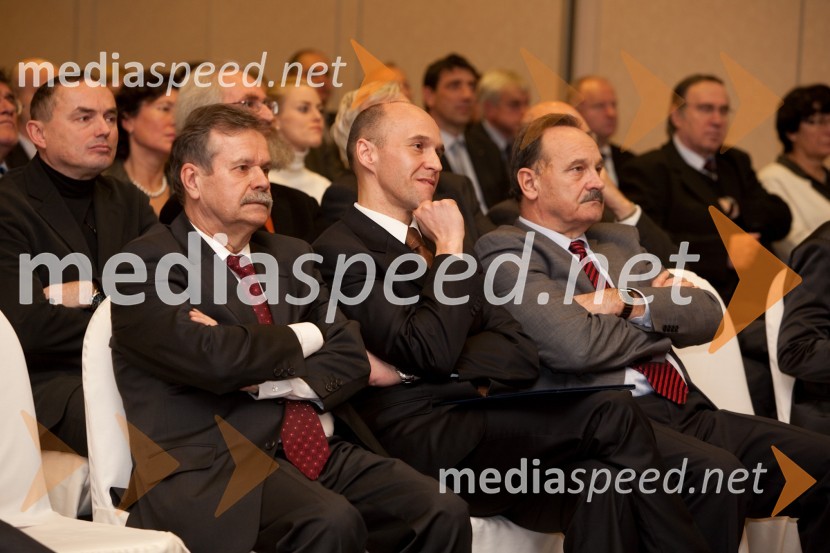 Dr. Radovan Stanislav Pejovnik, rektor univerze v Ljubljani, mag. Robert Cugelj, direktor Inštituta RS za rehabilitacijo in Janez Remškar, generalni direktor Direktorata za zdravstveno varstvo na ministrstvu za zdravjeSlavnostni dogodek URI Soča