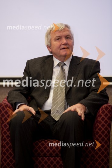 Črt Marinček, predstojnik katedre za fizikalno in rehabilitacijsko medicinoSlavnostni dogodek URI Soča