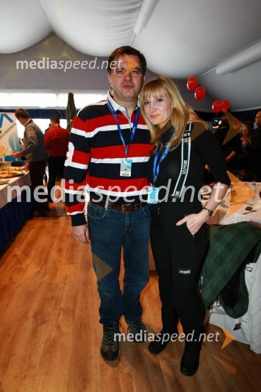 Dr. Vlado Dimovski, profesor na Ekonomski fakulteti v Ljubljani in Petra Lesjak Mandl  	 
	46. Zlata lisica, druženje na Snežnem stadionu in VIP šotoru