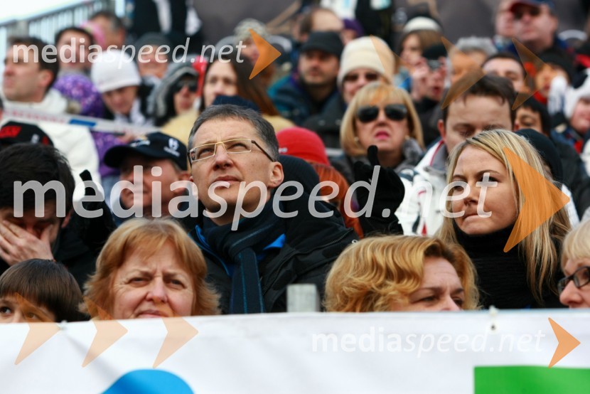 Igor Lukšič, minister za šolstvo in šport in Mojca Grobelnik, vodja službe za odnose z javnostmi na Ministrstvu za šolstvo in šport46. Zlata lisica, druženje na Snežnem stadionu in VIP šotoru