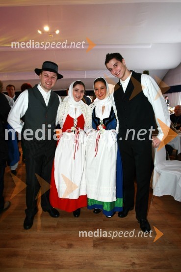 Folkloristi46. Zlata lisica, druženje na Snežnem stadionu in VIP šotoru