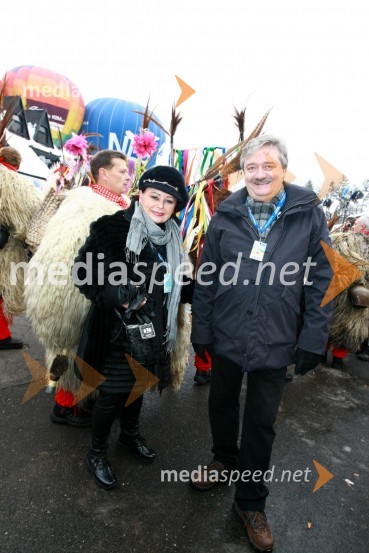 Zdenka Kahne, lastnica in direktorica kozmetike Kahne in mož Marjan46. Zlata lisica, druženje na Snežnem stadionu in VIP šotoru