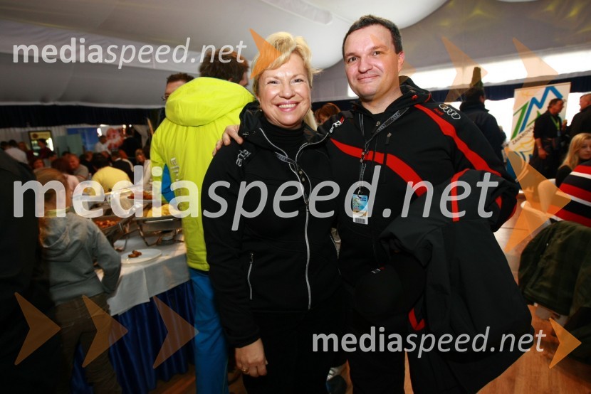 Sabrina Pečelin, vodja odnosov z javnostmi pri Porsche Slovenija in ...46. Zlata lisica, druženje na Snežnem stadionu in VIP šotoru