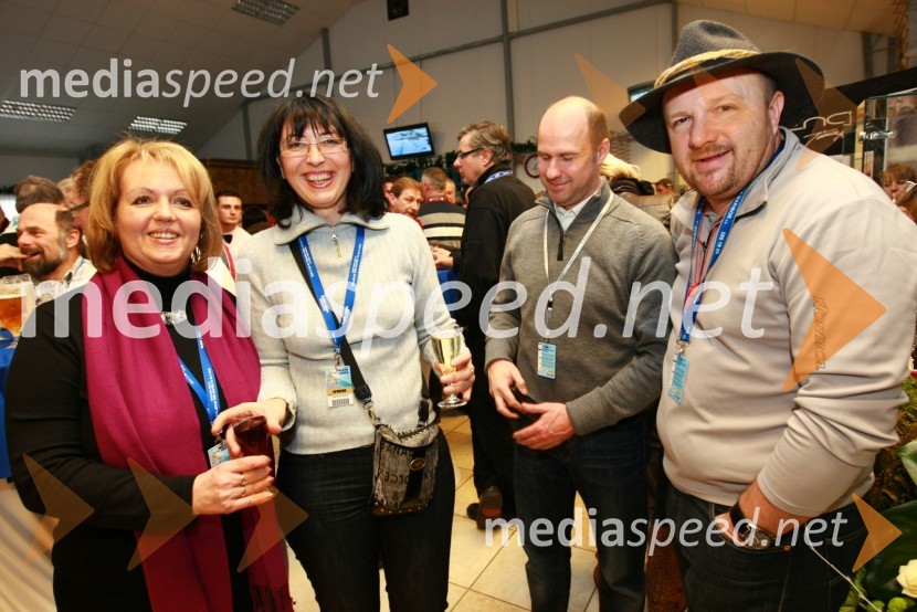 Alenka Iskra, predsednica uprave Term Maribor d.d., Darja Slivnjak, pomočnica predsednice uprave Terme Maribor d.d., mag. Matjaž Andric, direktor PE Maribor Pošte Slovenije in Tomislav Slivnjak, svetovalec direktorja PE Maribor Pošte Slovenije46. Zlata lisica, druženje na Snežnem stadionu in VIP šotoru