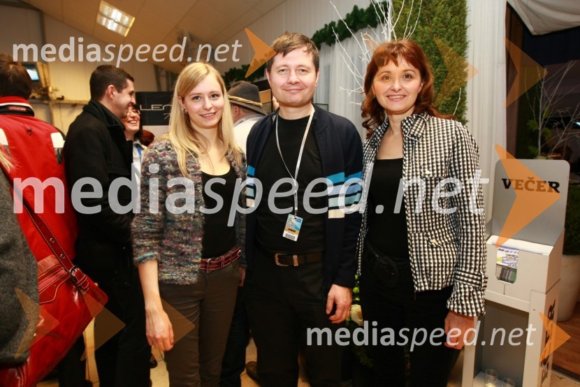 Mag. Igor Marinič, namestnik direktorja Pošte Slovenije in soproga Andreja Zelenič Marinič, direktorica finančno ekonomskega sektorja pri Elektru Maribor ter njuna hči Ana46. Zlata lisica, druženje na Snežnem stadionu in VIP šotoru