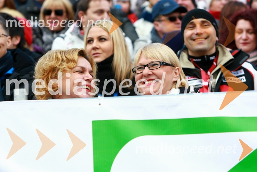Sonči Nered Čebašek in Duša Podbevšek Bedrač46. Zlata lisica, druženje na Snežnem stadionu in VIP šotoru
