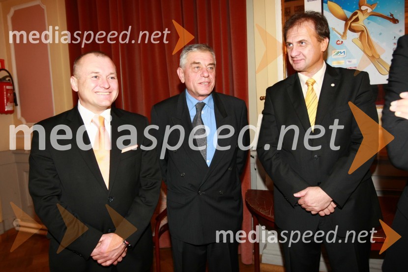 Franc Kangler, župan Maribora,&nbsp;Danilo Kline, vodja protokola Zlata lisica;&nbsp;Ivan Simič, predsednik Nogometne zveze Slovenije46. Zlata lisica, sprejem župana Maribora v Narodnem domu