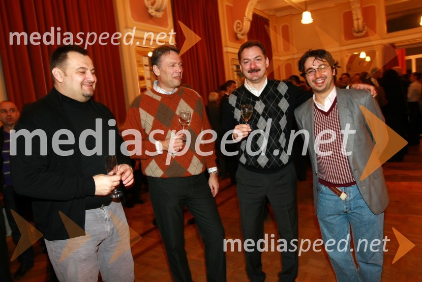 Jože Hebar, direktor Kapsch Slovenija,
Michael Gschnitzer, direktor prodaje Kapsch TrafficCom Dunaj
Erwin Toplak, podpredsednik Kapsch TrafficCom Dunaj,... See More
Tine Kračun, direktor in partner Intermedius46. Zlata lisica, sprejem župana Maribora v Narodnem domu