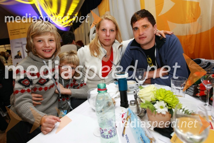 Zoran G. Grbić, vodja Diners Club Exclusive z družino46. Zlata lisica, druženje na Snežnem stadionu in VIP šotoru