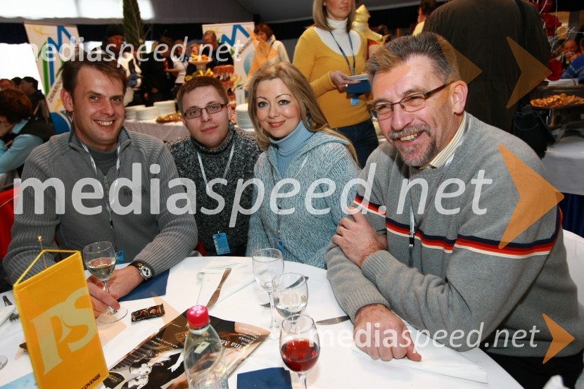 Dušan Gomboc, direktor PE Pošte Slovenije Murska Sobota, Dejan Fujs, direktor Podjetja za informiranje Murska Sobota, mag. Nataša Horvat, namestnica direktorja PE Pošte Slovenije Murska Sobota in dr. Bojan Korošec, direktor Splošne bolnišnice Murska Sobota46. Zlata lisica, druženje na Snežnem stadionu in VIP šotoru