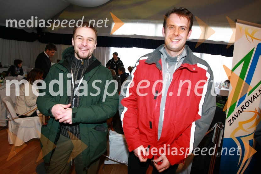 Boštjan Pernek, vodja Službe za prodajo storitev Pošte Slovenije in Dušan Gomboc, direktor PE Murska Sobota Pošte Slovenije46. Zlata lisica, druženje na Snežnem stadionu in VIP šotoru