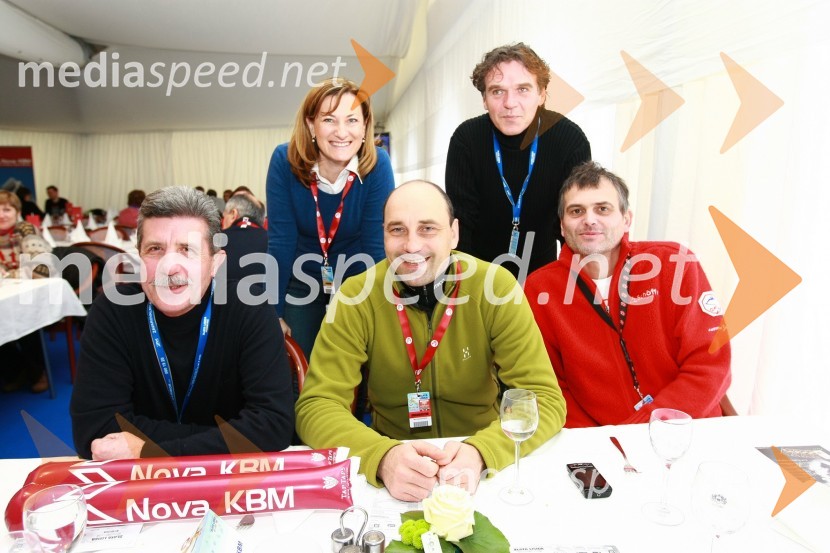 Drago Cotar, predsednik uprave Zavarovalnice Maribor, Manja Skernišak, članica uprave Nove KBM, Matjaž Kovačič, predsednik uprave Nove KBM, David Kastelic, član uprave Zavarovalnice Maribor in Marko Planinšec, član uprave Zavarovalnice Maribor46. Zlata lisica, druženje na Snežnem stadionu in VIP šotoru