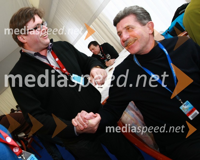 Dari Južna, lastnik podjetja Lisca d.d. in Drago Cotar, predsednik uprave Zavarovalnice Maribor46. Zlata lisica, druženje na Snežnem stadionu in VIP šotoru