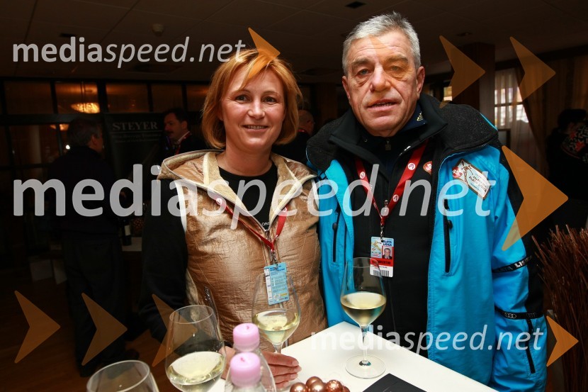 Vojka Jurič, služba za odnose z javnostmi NKBM;&nbsp;Danilo Kline, vodja protokola Zlata lisica46. Zlata lisica, druženje na Snežnem stadionu in VIP šotoru