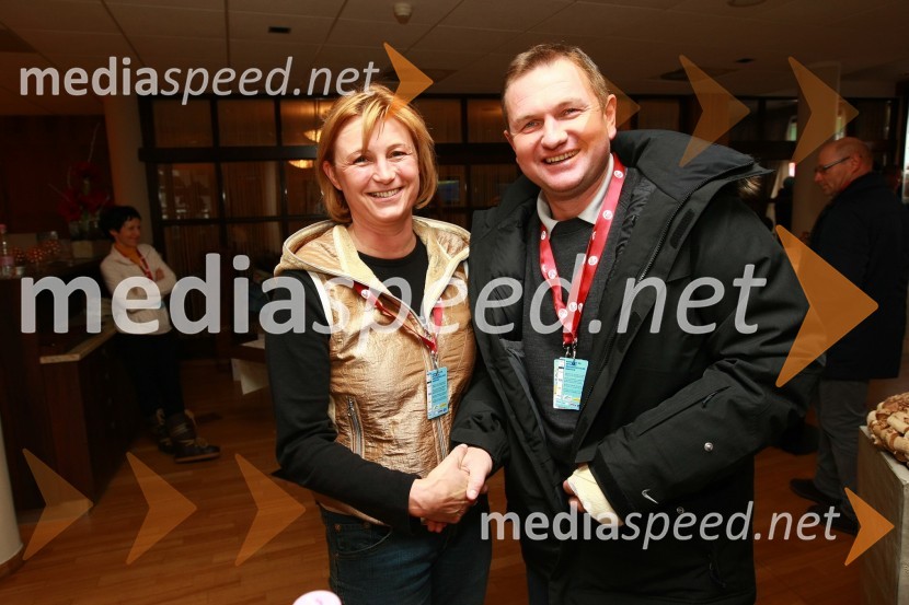 Vojka Jurič, služba za odnose z javnostmi NKBM in Matjaž Kek, selektor slovenske nogometne reprezantance46. Zlata lisica, druženje na Snežnem stadionu in VIP šotoru