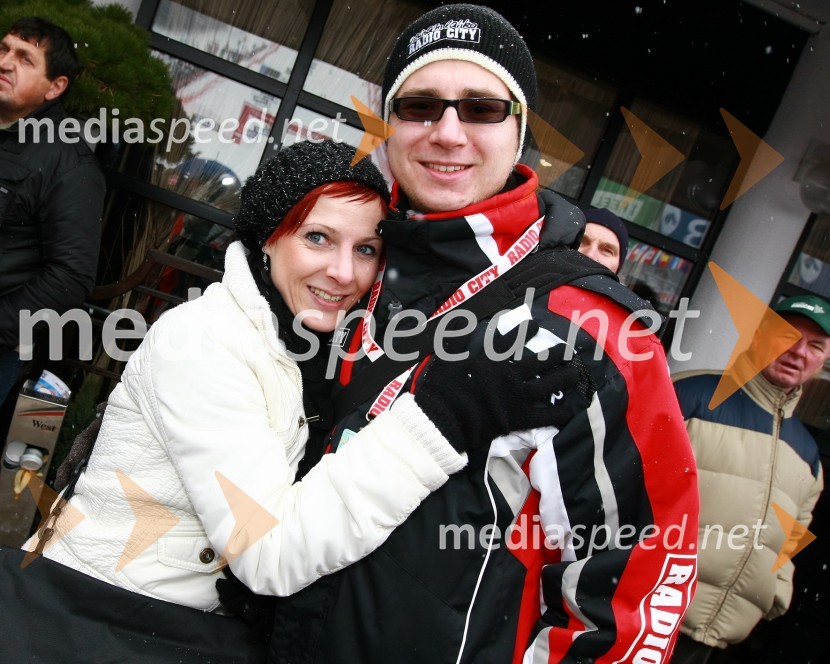 Barbara Koselj, novinarka Radia 1 in Aljaž Mejal, novinar Radia City46. Zlata lisica, druženje na Snežnem stadionu in VIP šotoru