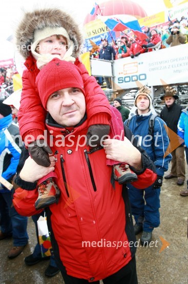 Uroš Skuhala, direktor in odgovorni urednik medijev ČZP Večer d.d. in hčerka46. Zlata lisica, druženje na Snežnem stadionu in VIP šotoru