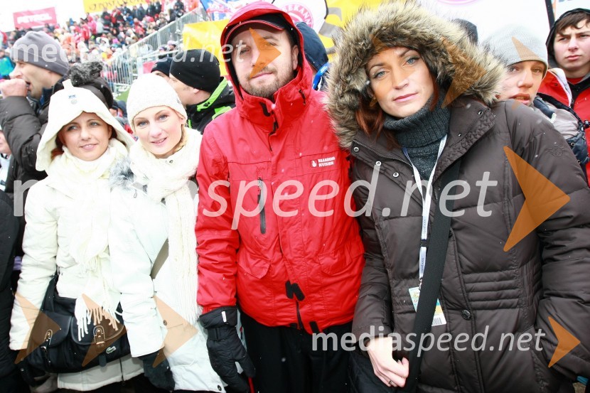 Sabina Podkrižnik, direktorica sektorja za trženje Pošta Slovenije, Sabina Žampa, podjetnica, Marjan Osvald, direktor sektorja za mednarodne odnose Pošta Slovenije in Ana Sešek Kuntu, namestnica direktorice sektorja za trženje Pošta Slovenije46. Zlata lisica, druženje na Snežnem stadionu in VIP šotoru