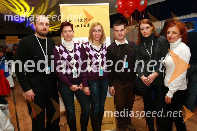 Marjan Osvald, direktor sektorja za mednarodne odnose Pošta Slovenije, Katja Krajnc, mag. Simona Koser Šavora, Uroš Kelbič, sektor za trženje Pošta Slovenije, Ana Sešek Kuntu, namestnica direktorice sektorja za trženje Pošta Slovenije in Sabina Podkrižnik, direktorica sektorja za trženje Pošta Slovenije46. Zlata lisica, druženje na Snežnem stadionu in VIP šotoru