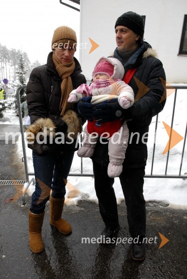 Zlatko Zahovič, športni direktor NK Maribor, soproga Jelka in hči Maja46. Zlata lisica, druženje na Snežnem stadionu in VIP šotoru