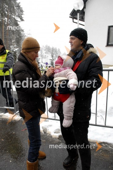Zlatko Zahovič, športni direktor NK Maribor, soproga Jelka in hči Maja46. Zlata lisica, druženje na Snežnem stadionu in VIP šotoru