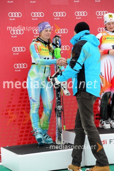 Tina Maze, smučarka (Slovenija), drugouvrščena na slalomu za 46. Zlato lisico in Matjaž Kovačič, predsednik uprave Nove KBM46. Zlata lisica, slalom