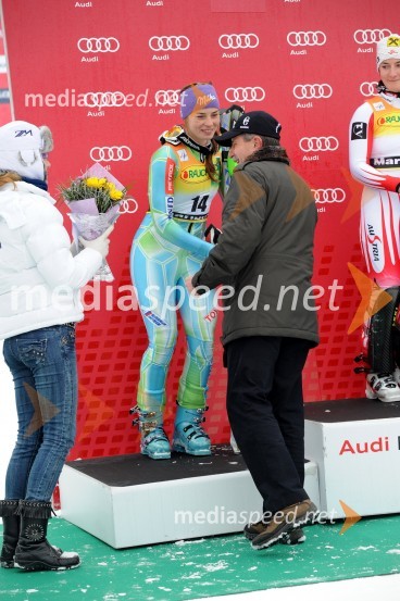 Tina Maze, smučarka (Slovenija), drugouvrščena na slalomu za 46. Zlato lisico in Drago Cotar, predsednik uprave Zavarovalnice Maribor46. Zlata lisica, slalom