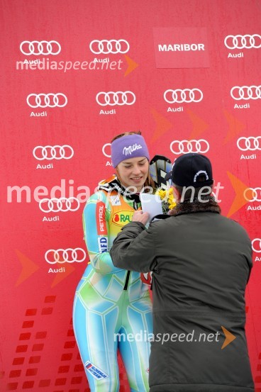 Tina Maze, smučarka (Slovenija), drugouvrščena na slalomu za 46. Zlato lisico in Drago Cotar, predsednik uprave Zavarovalnice Maribor46. Zlata lisica, slalom