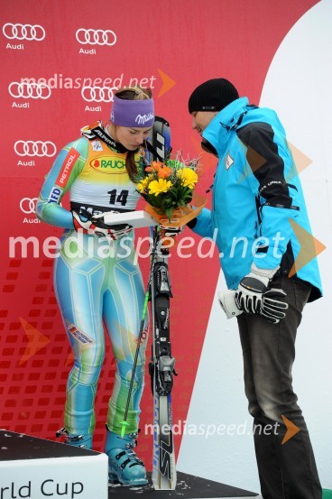 Tina Maze, smučarka (Slovenija), drugouvrščena na slalomu za 46. Zlato lisico in Matjaž Kovačič, predsednik uprave Nove KBM46. Zlata lisica, slalom