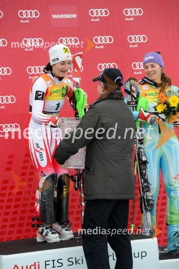 Kathrin Zettel, smučarka (Avstrija) in zmagovalka slaloma za 46. Zlato lisico, Drago Cotar, predsednik uprave Zavarovalnice Maribor ter Tina Maze, smučarka (Slovenija), drugouvrščena na slalomu za 46. Zlato lisico46. Zlata lisica, slalom