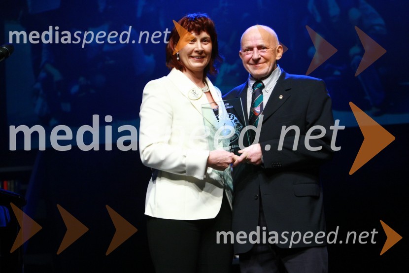 Polonca Kukec, guvernerka slovenskih Lions klubov in Borut Šraj, prejemnik guvernerskega priznanja13. Veliki dobrodelni ples Lions kluba Ljubljana ob 20-obletnici lionizma v Sloveniji