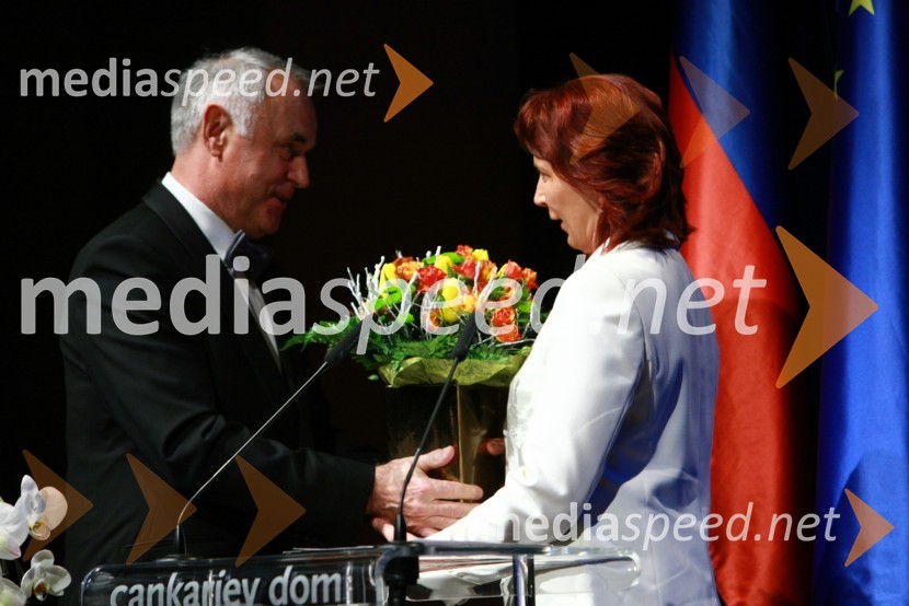 Miro Bogataj, predsednik odbora za humanitarno dejavnost Lions kluba Ljubljana in Polonca Kukec, guvernerka slovenskih Lions klubov13. Veliki dobrodelni ples Lions kluba Ljubljana ob 20-obletnici lionizma v Sloveniji