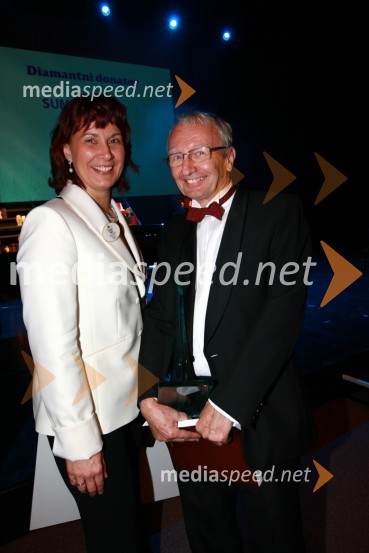 Polonca Kukec, guvernerka slovenskih Lions klubov in Peter Kamien13. Veliki dobrodelni ples Lions kluba Ljubljana ob 20-obletnici lionizma v Sloveniji